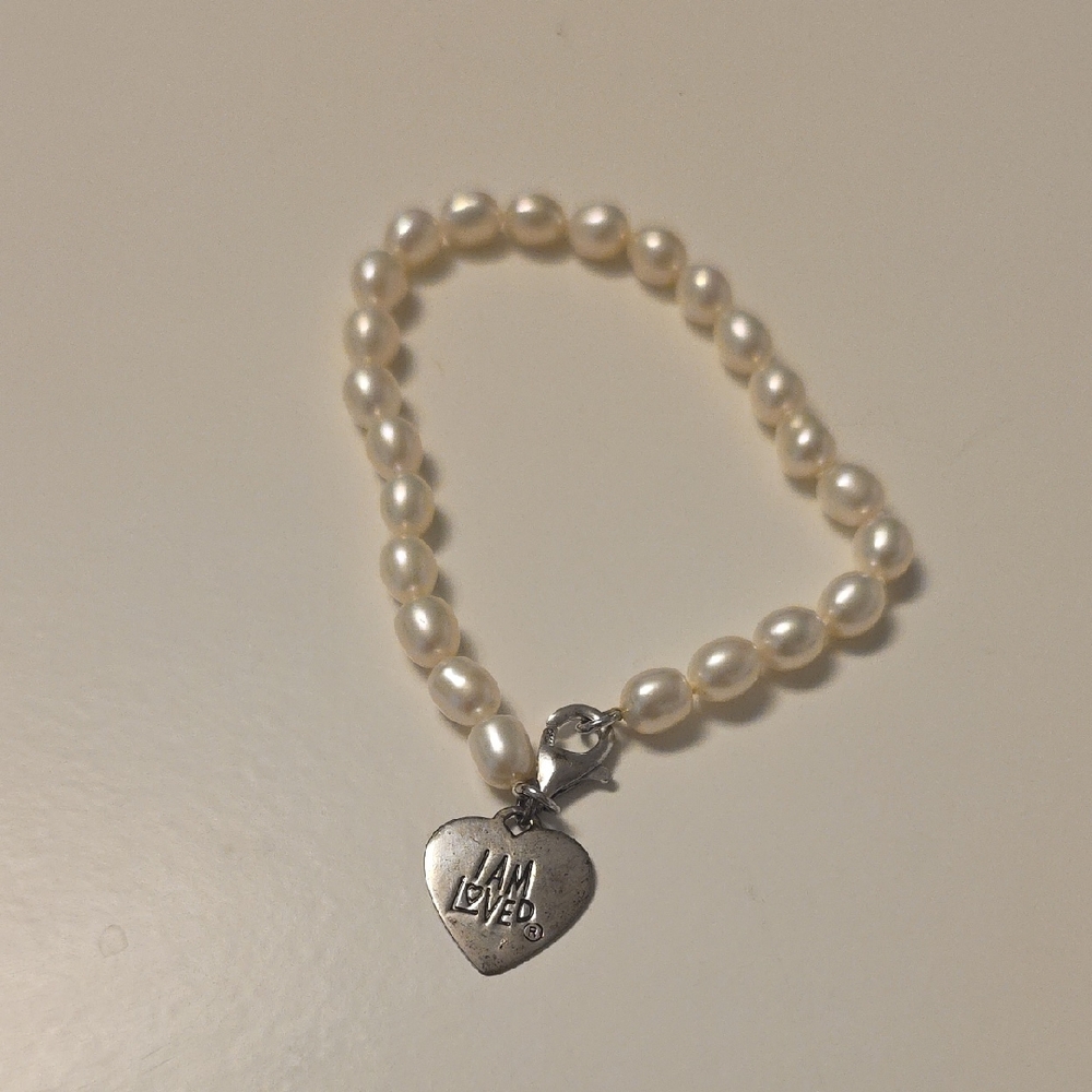 Elegant Pearl Bracelet with Silver Heart Charm